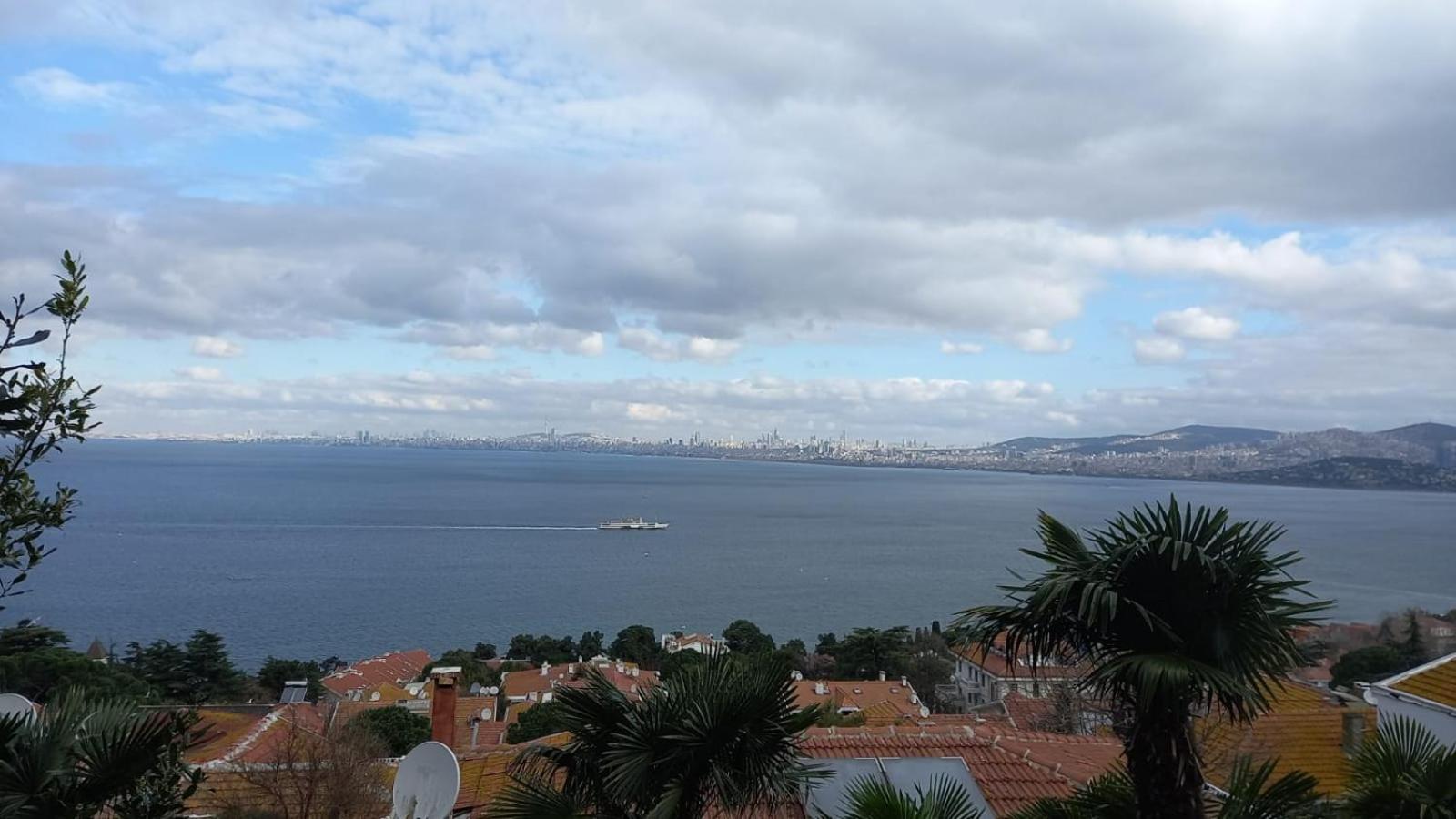 Apartamento Bueyuekada Al Koesk Adalar Exterior foto